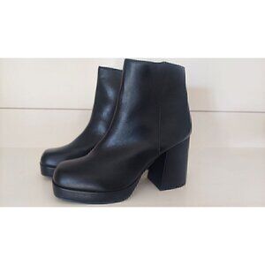 Journee Collection Womens Tru Comfort Foam Black Mollie Bootie/NWOB, Size 9.5